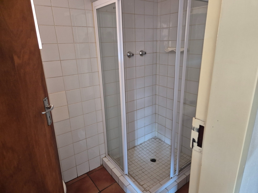 To Let 3 Bedroom Property for Rent in Kannoniers Park North West